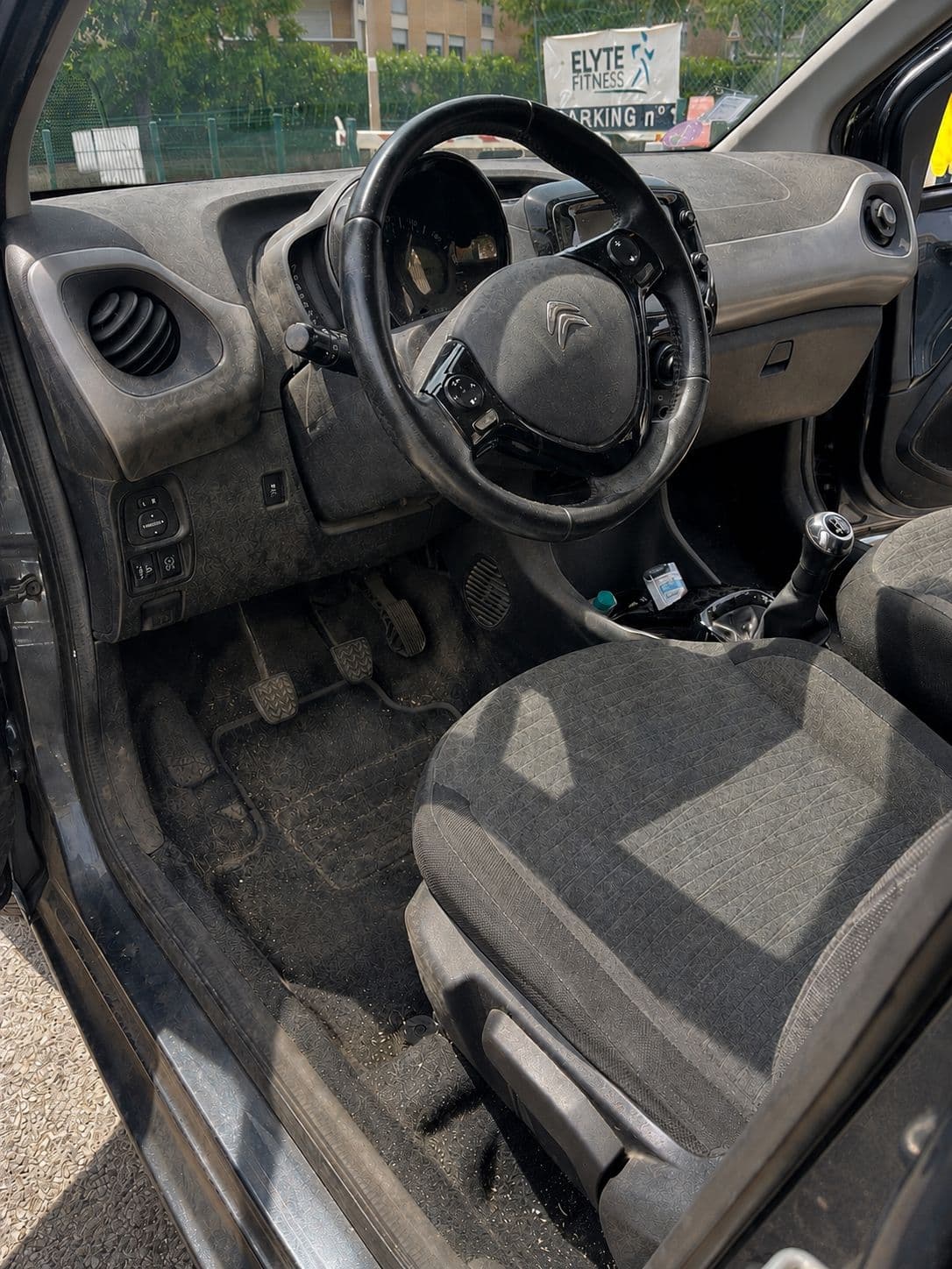 Avant nettoyage intérieur voiture par Clairinet